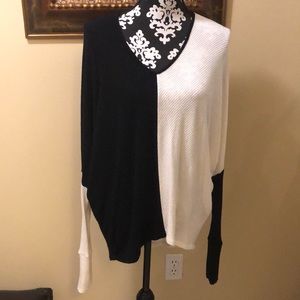 Elan Chevron Soft dolman thumb hole long sleeve v-neck